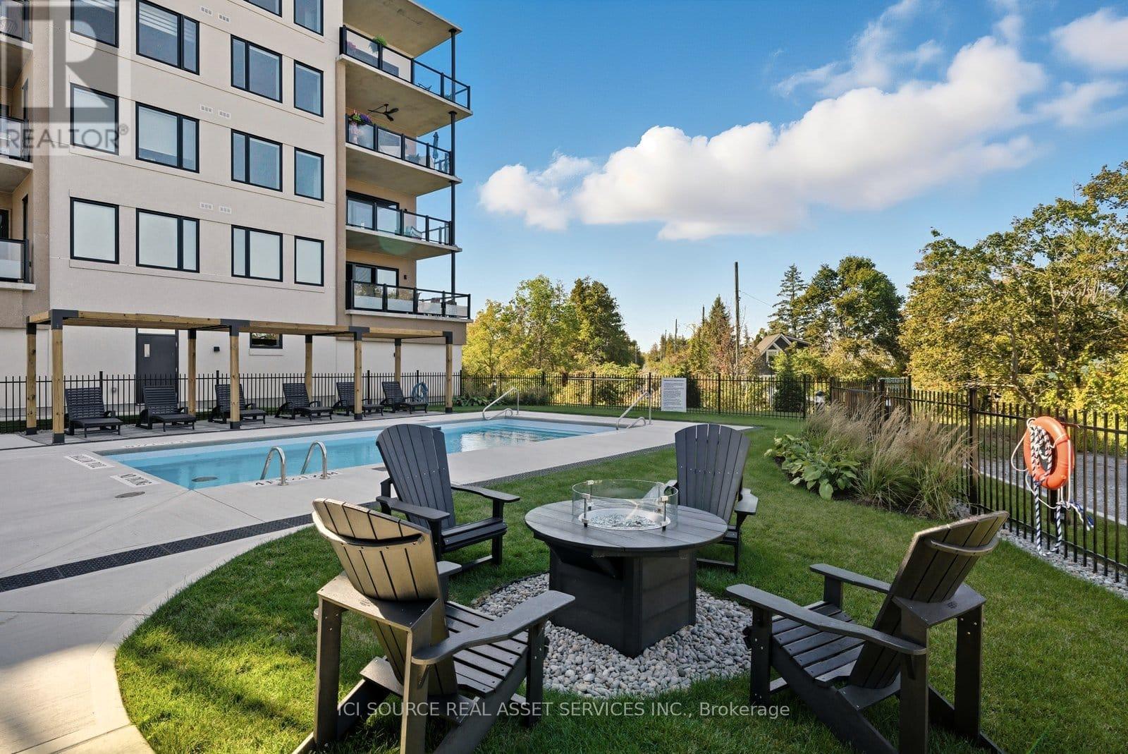 208 - 19B West Street N, Kawartha Lakes, ON - Outdoor With In Ground Pool