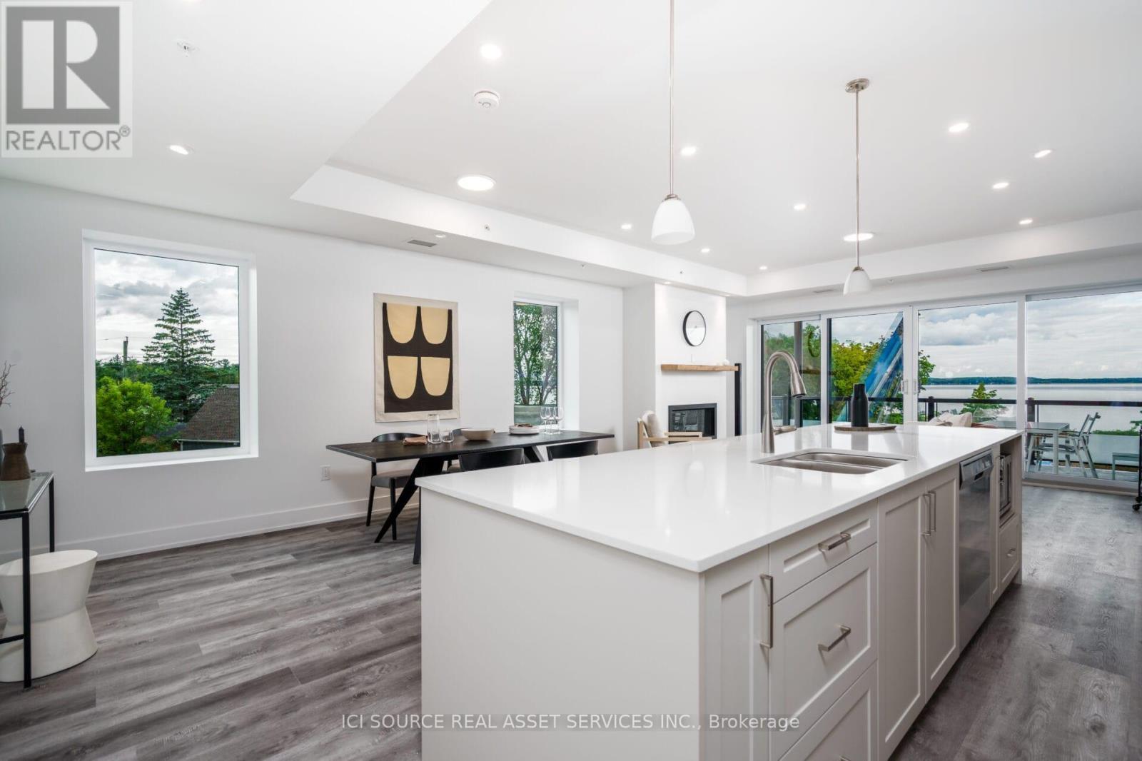 208 - 19B West Street N, Kawartha Lakes, ON - Indoor Photo Showing Kitchen With Double Sink With Upgraded Kitchen