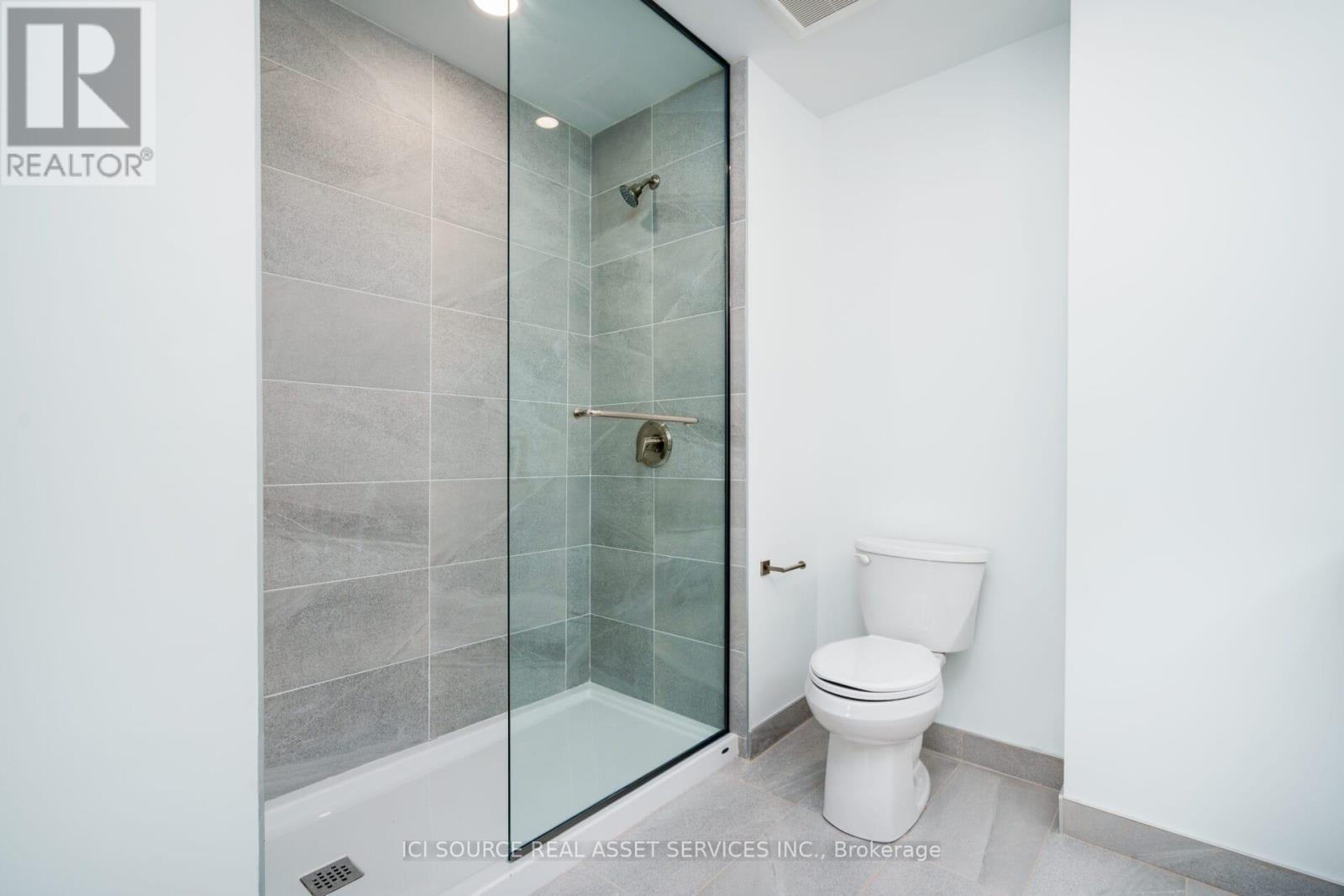 208 - 19B West Street N, Kawartha Lakes, ON - Indoor Photo Showing Bathroom