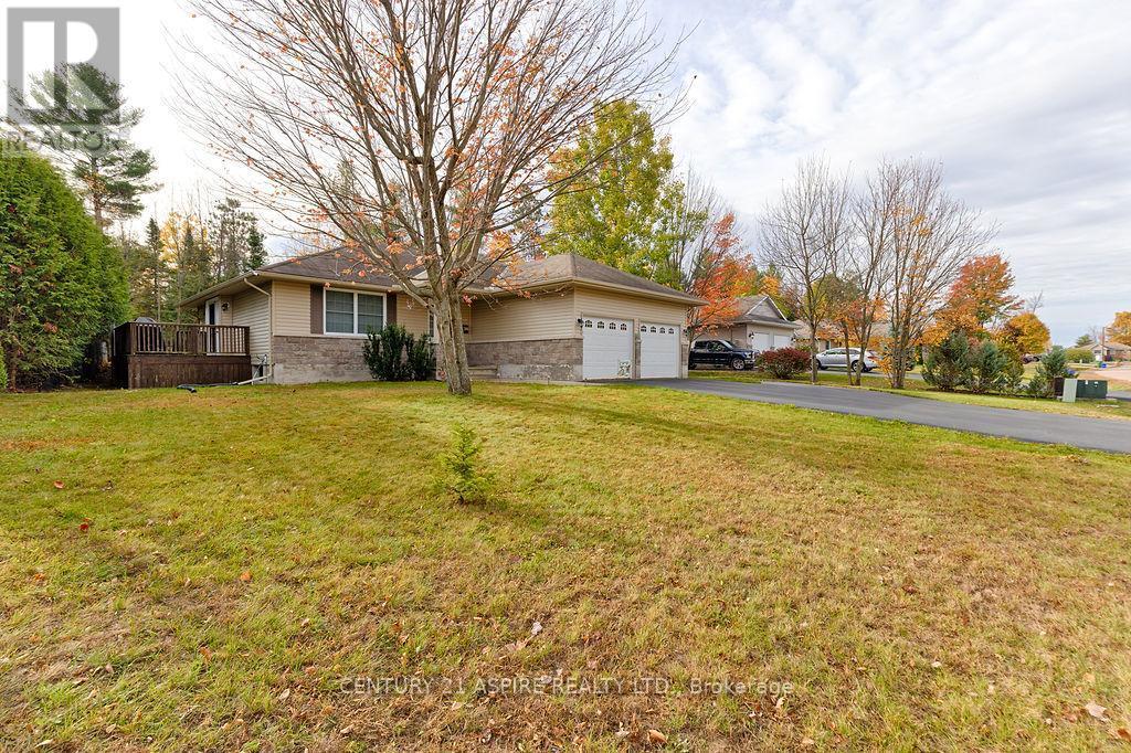 206 Oriole Crescent, Petawawa, ON - Outdoor