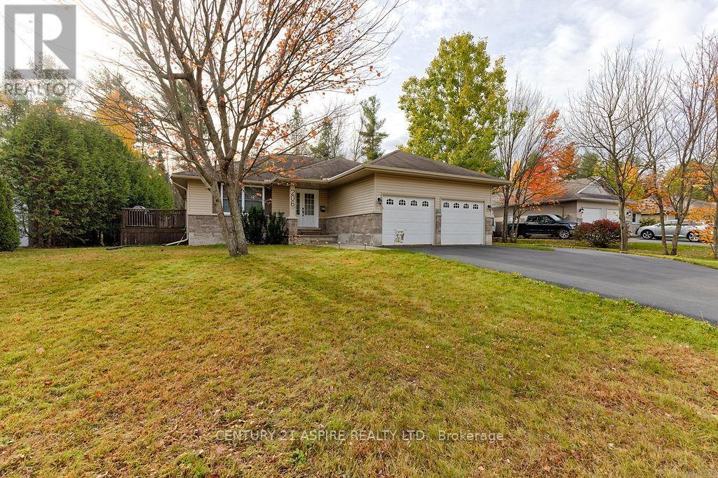 206 Oriole Crescent, Petawawa, ON - Outdoor