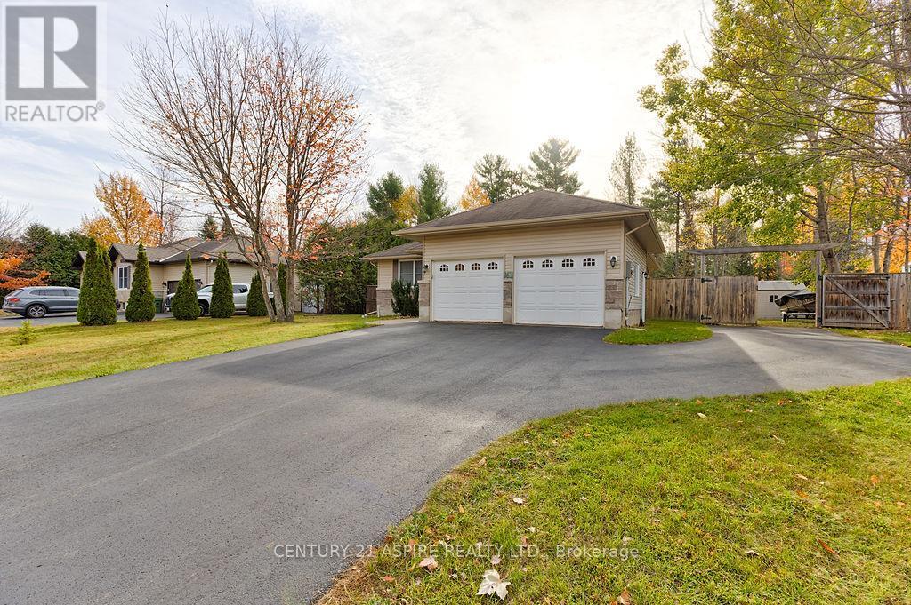 206 Oriole Crescent, Petawawa, ON - Outdoor