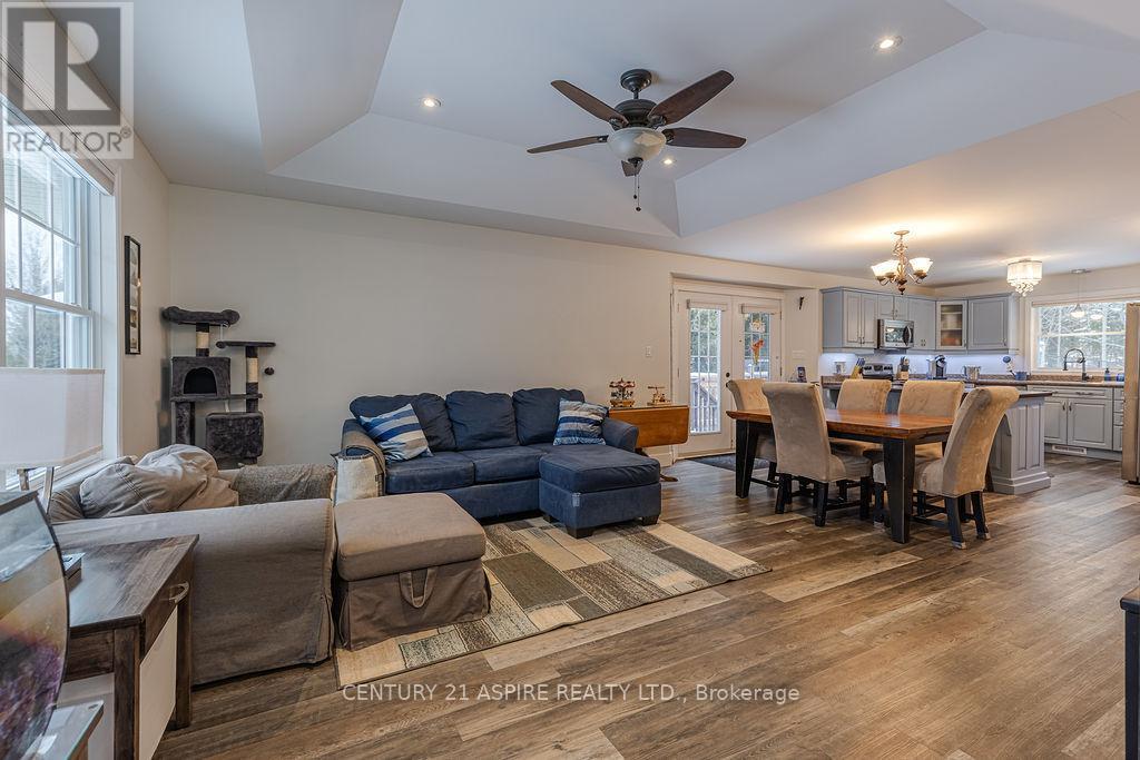 206 Oriole Crescent, Petawawa, ON - Indoor