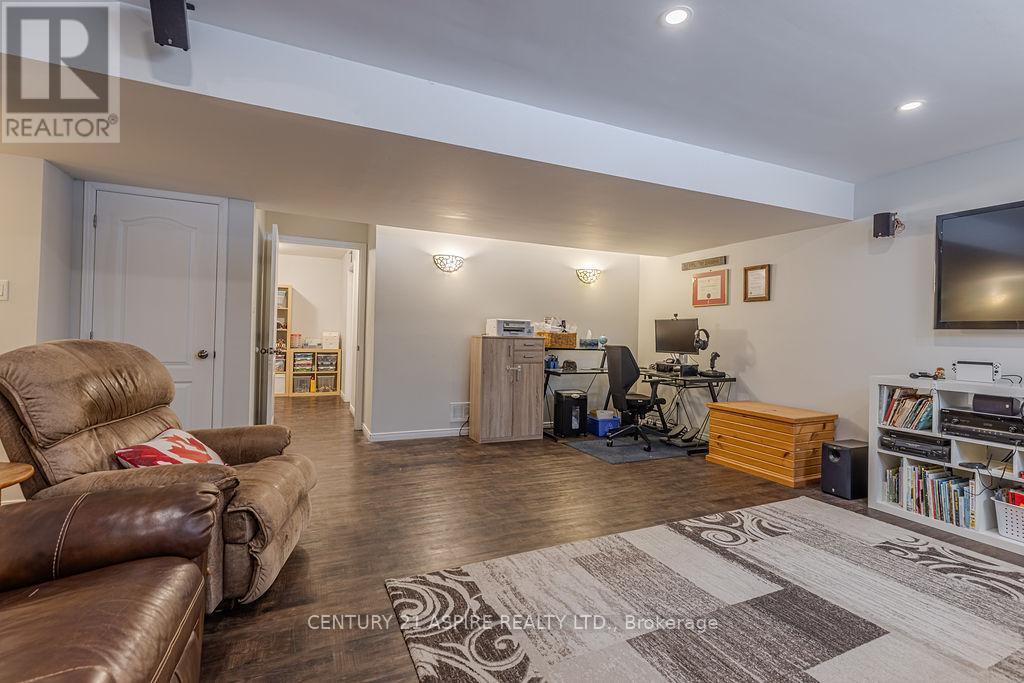 206 Oriole Crescent, Petawawa, ON - Indoor Photo Showing Other Room