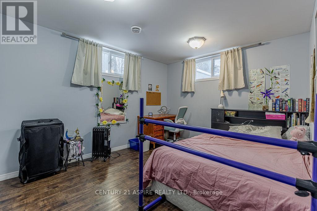 206 Oriole Crescent, Petawawa, ON - Indoor Photo Showing Bedroom