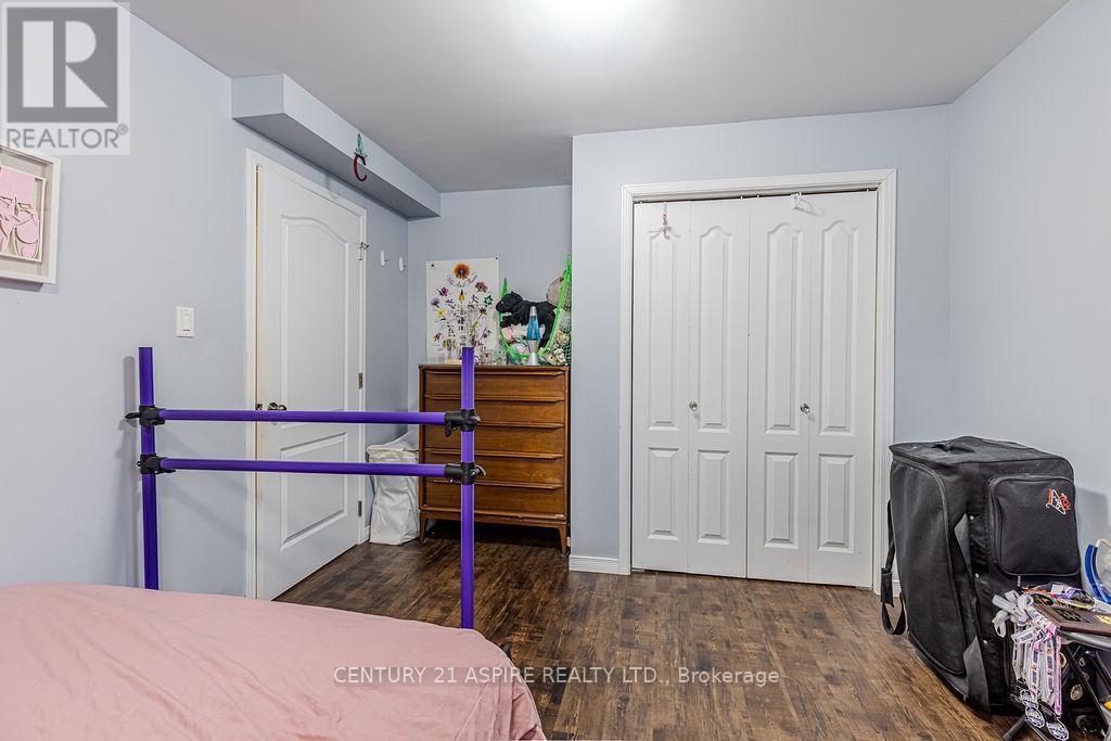 206 Oriole Crescent, Petawawa, ON - Indoor Photo Showing Bedroom