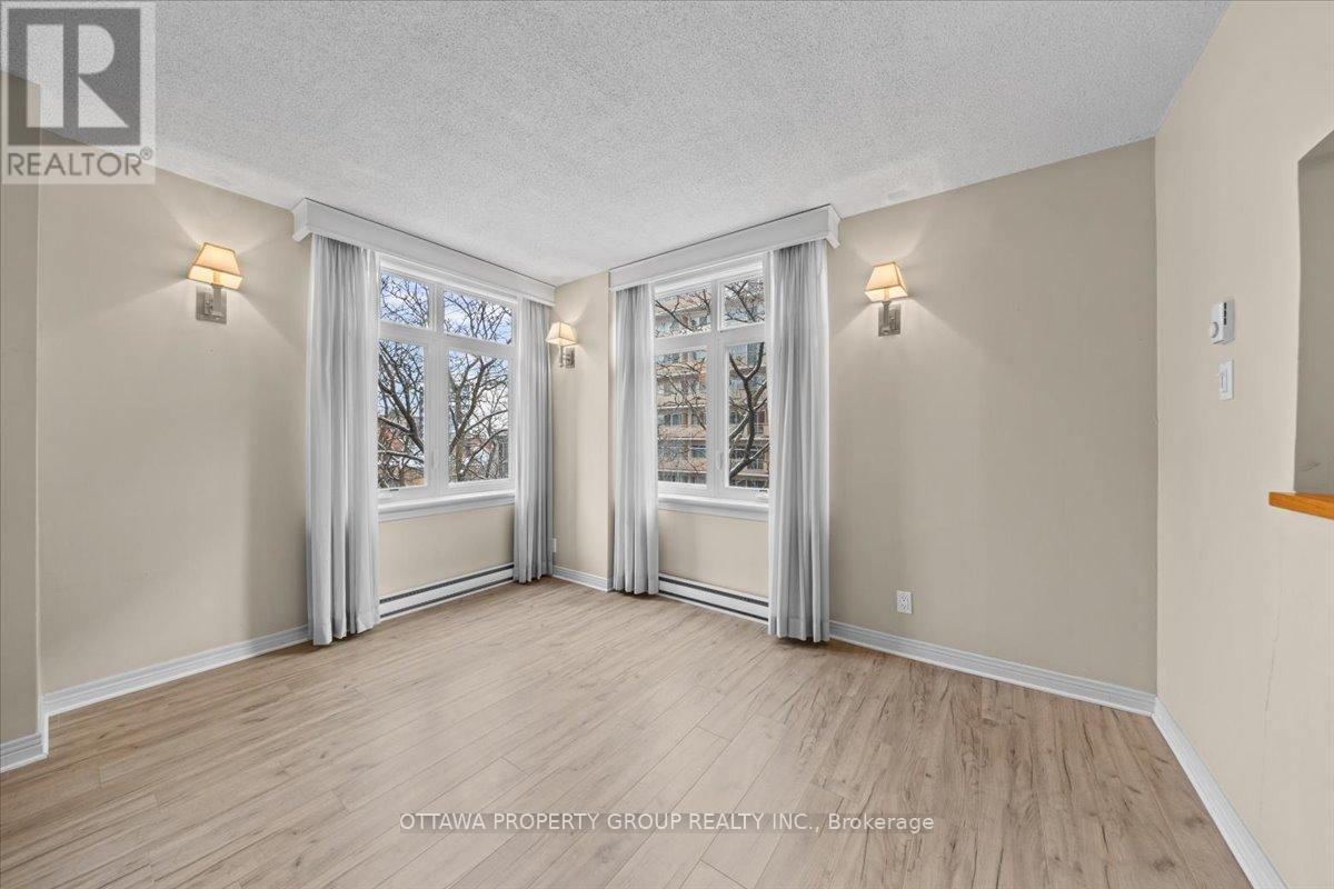 402 - 215 Somerset Street W, Ottawa, ON - Indoor Photo Showing Other Room