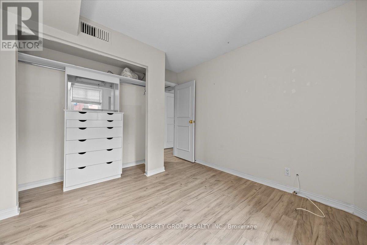 402 - 215 Somerset Street W, Ottawa, ON - Indoor Photo Showing Other Room
