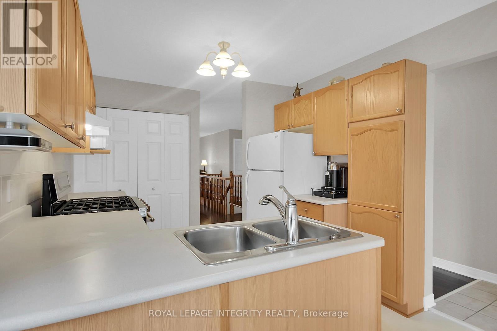 22 Halkirk Avenue, Ottawa, ON - Indoor Photo Showing Kitchen With Double Sink