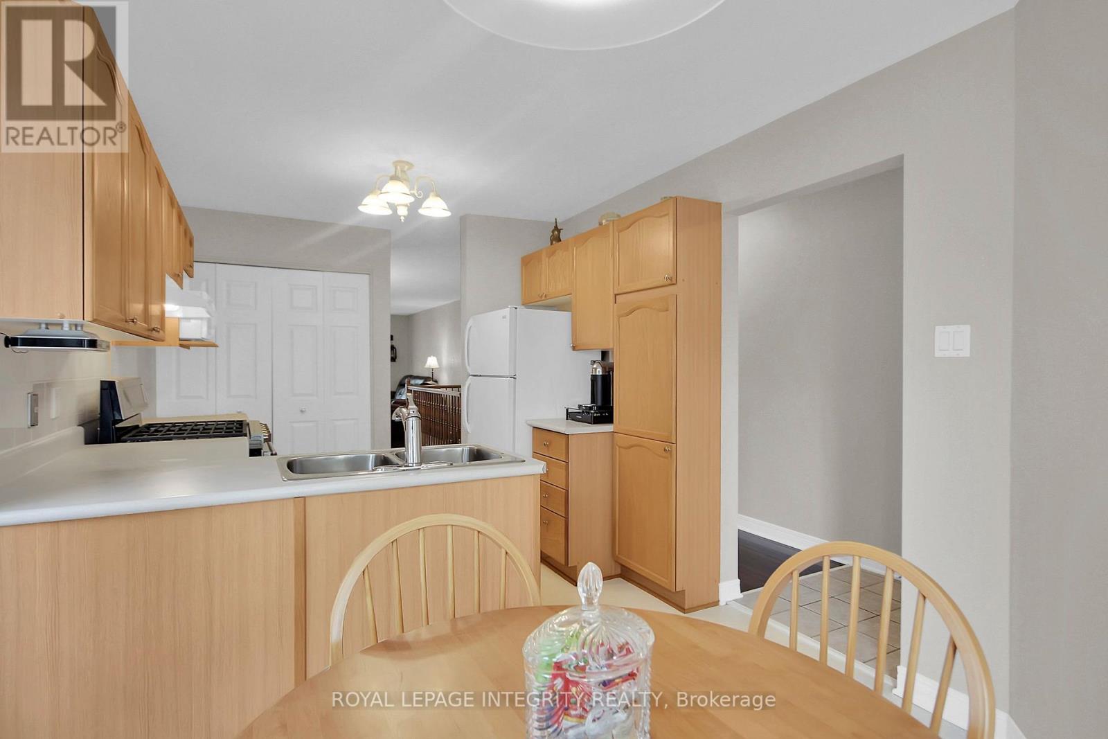 22 Halkirk Avenue, Ottawa, ON - Indoor Photo Showing Kitchen With Double Sink