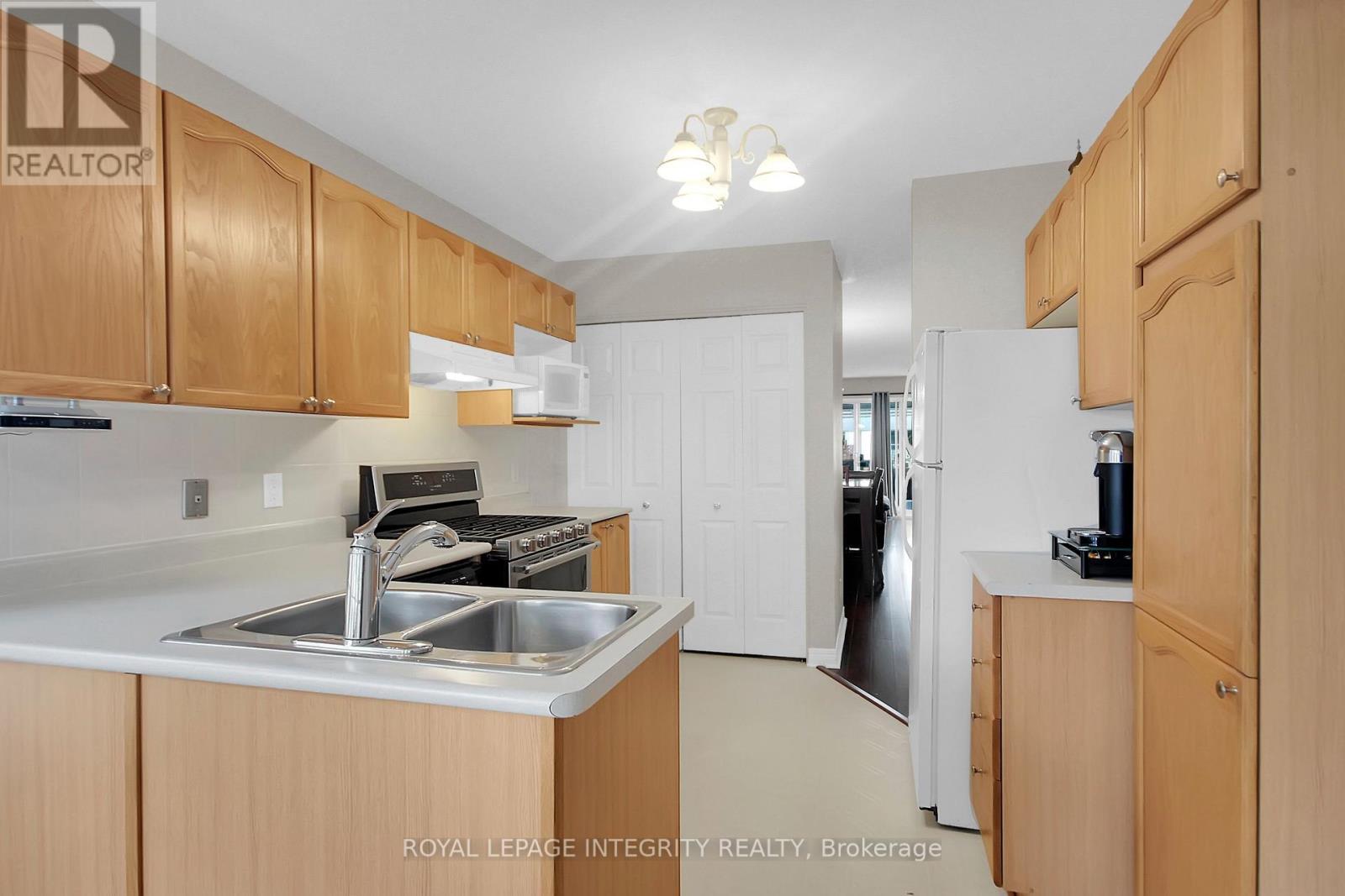 22 Halkirk Avenue, Ottawa, ON - Indoor Photo Showing Kitchen With Double Sink