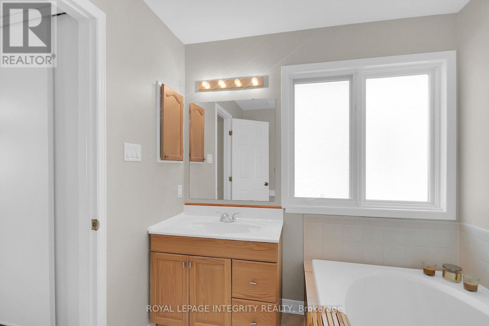 22 Halkirk Avenue, Ottawa, ON - Indoor Photo Showing Bathroom