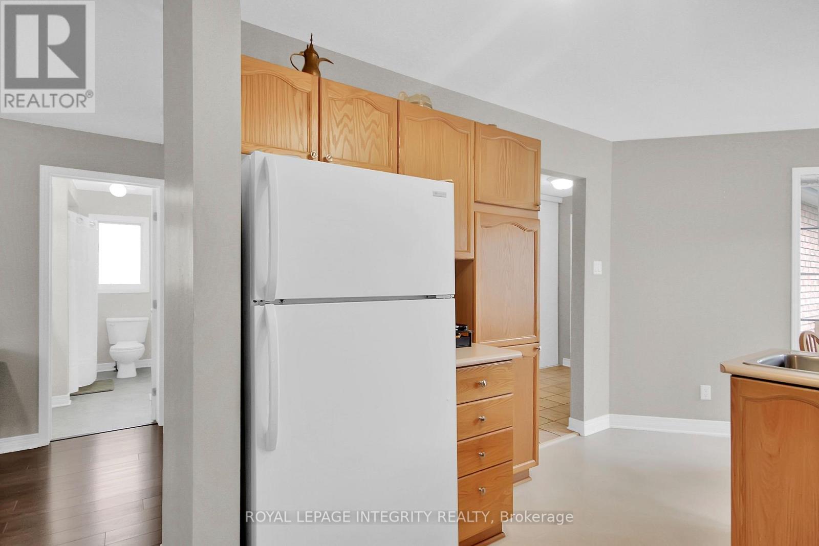 22 Halkirk Avenue, Ottawa, ON - Indoor Photo Showing Kitchen