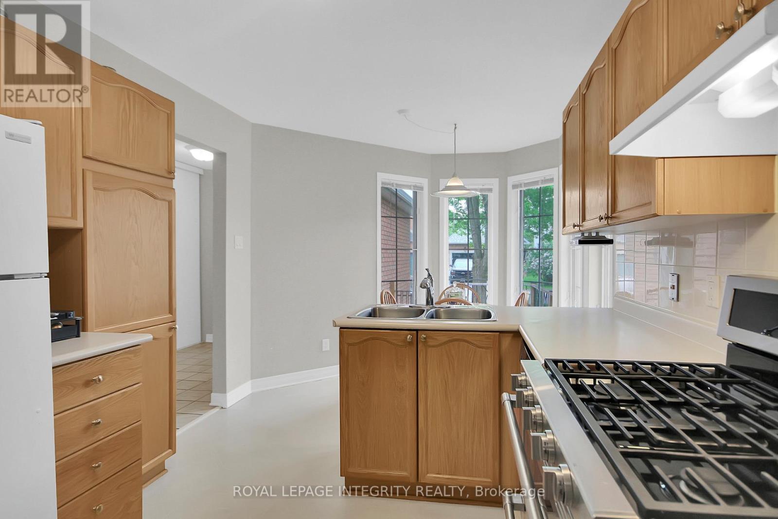 22 Halkirk Avenue, Ottawa, ON - Indoor Photo Showing Kitchen With Double Sink