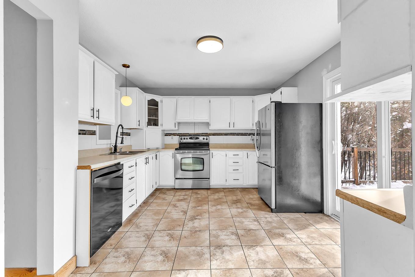 Cuisine - 16 Ch. De La Mésange, Val-Des-Monts, QC - Indoor Photo Showing Kitchen