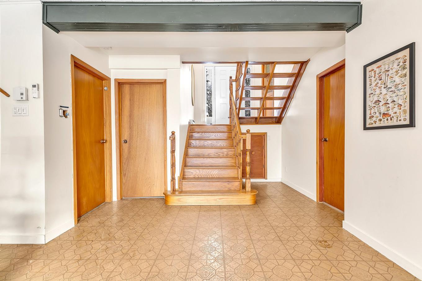 Escalier - 16 Ch. De La Mésange, Val-Des-Monts, QC - Indoor Photo Showing Other Room