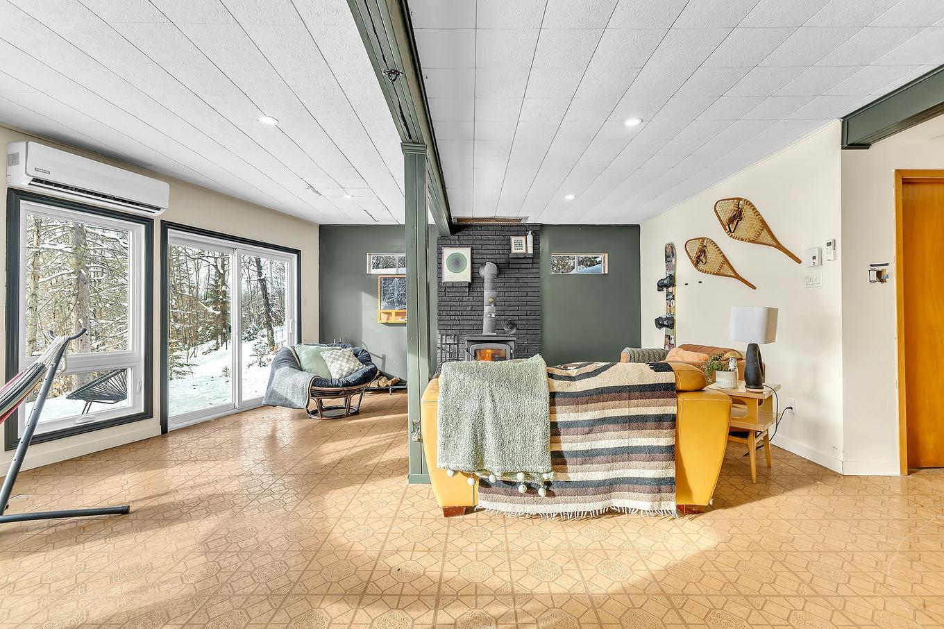 Salle familiale - 16 Ch. De La Mésange, Val-Des-Monts, QC - Indoor Photo Showing Other Room