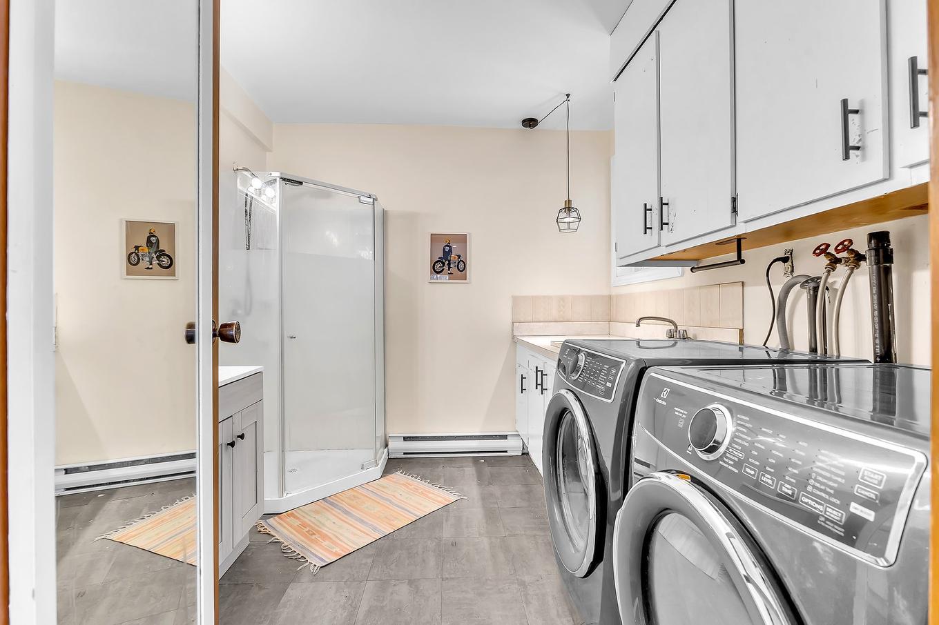Salle de bains - 16 Ch. De La Mésange, Val-Des-Monts, QC - Indoor Photo Showing Laundry Room