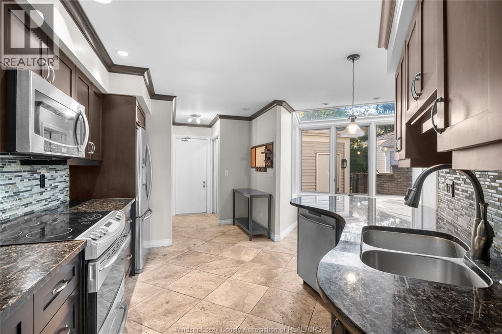 128 Marine, Tecumseh, ON - Indoor Photo Showing Kitchen With Double Sink With Upgraded Kitchen