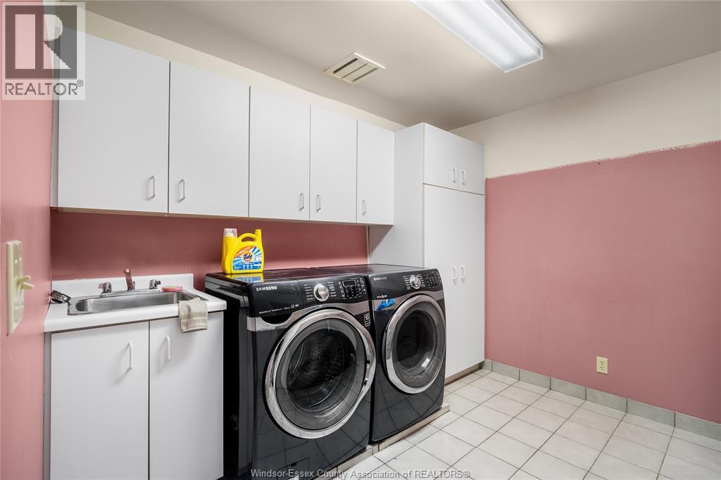 128 Marine, Tecumseh, ON - Indoor Photo Showing Laundry Room