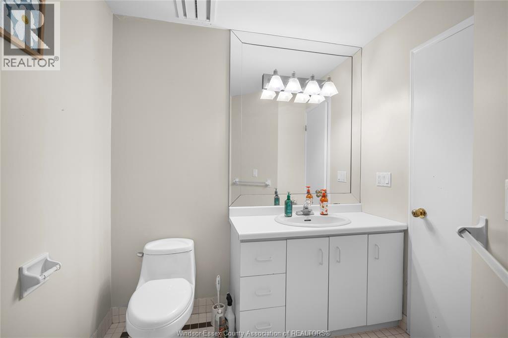 128 Marine, Tecumseh, ON - Indoor Photo Showing Bathroom