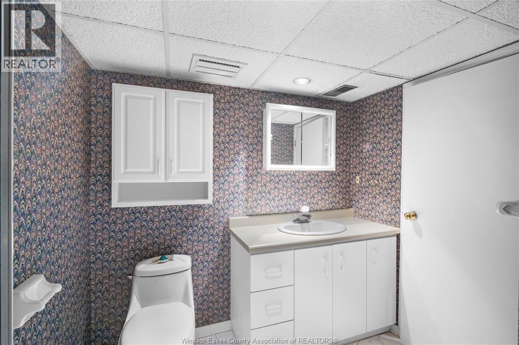 128 Marine, Tecumseh, ON - Indoor Photo Showing Bathroom