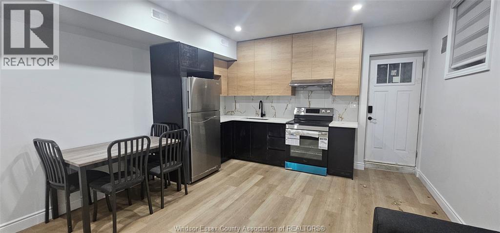 536 Caron Ave Unit B, Windsor, ON - Indoor Photo Showing Kitchen