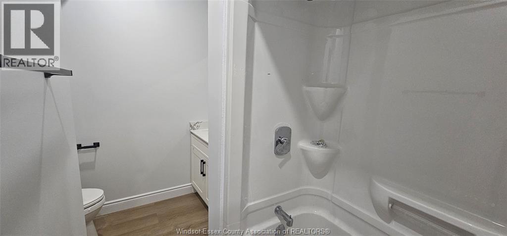 536 Caron Ave Unit B, Windsor, ON - Indoor Photo Showing Bathroom