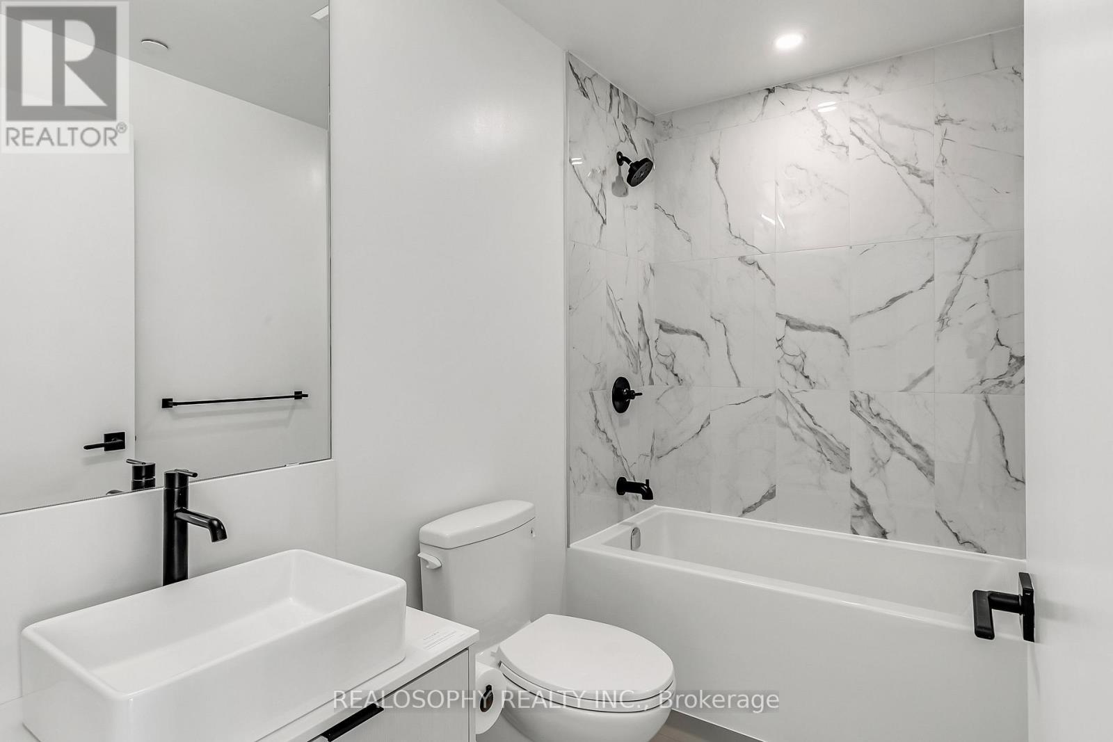 706 - 1285 Dupont Street, Toronto, ON - Indoor Photo Showing Bathroom