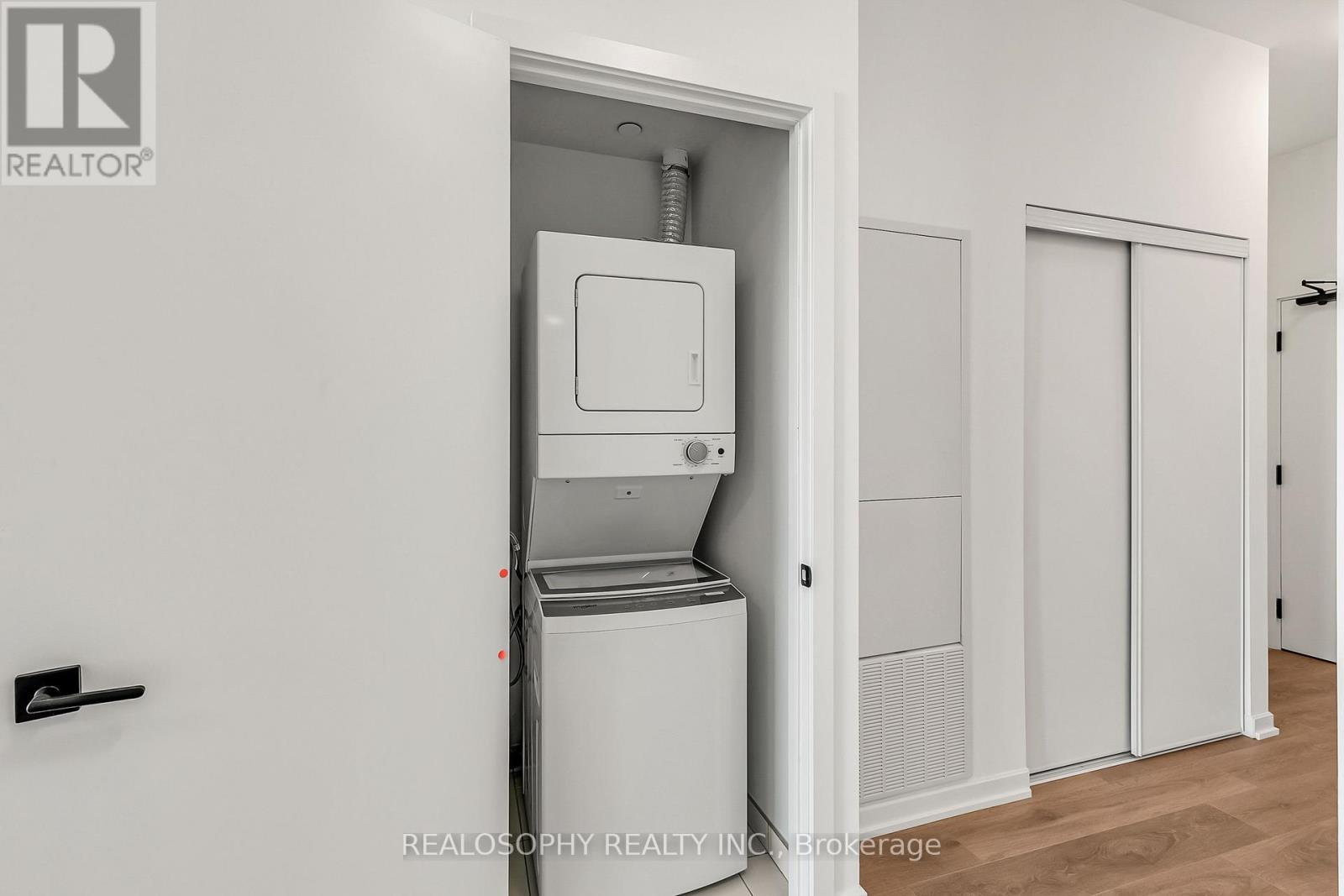 706 - 1285 Dupont Street, Toronto, ON - Indoor Photo Showing Laundry Room