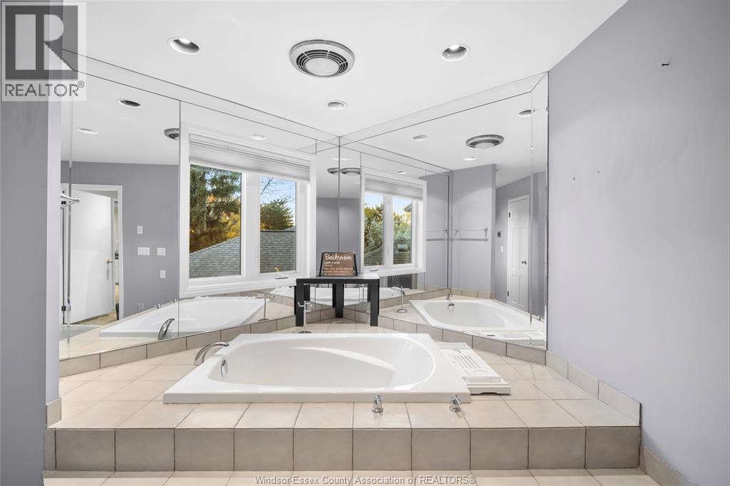 128 Marine, Tecumseh, ON - Indoor Photo Showing Bathroom