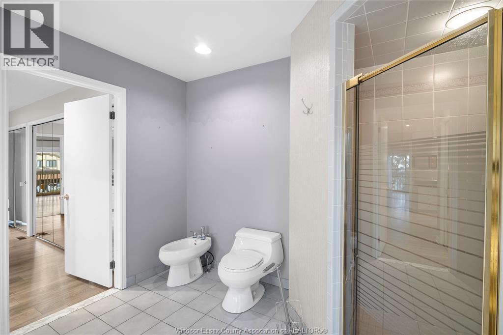 128 Marine, Tecumseh, ON - Indoor Photo Showing Bathroom