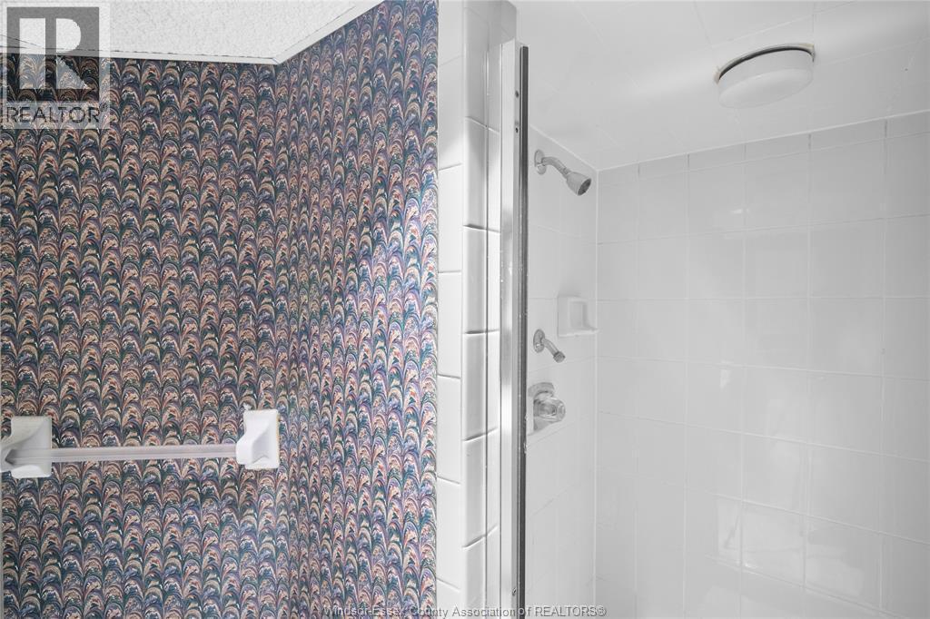 128 Marine, Tecumseh, ON - Indoor Photo Showing Bathroom