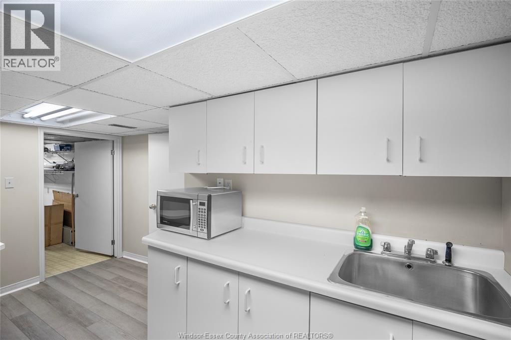 128 Marine, Tecumseh, ON - Indoor Photo Showing Kitchen