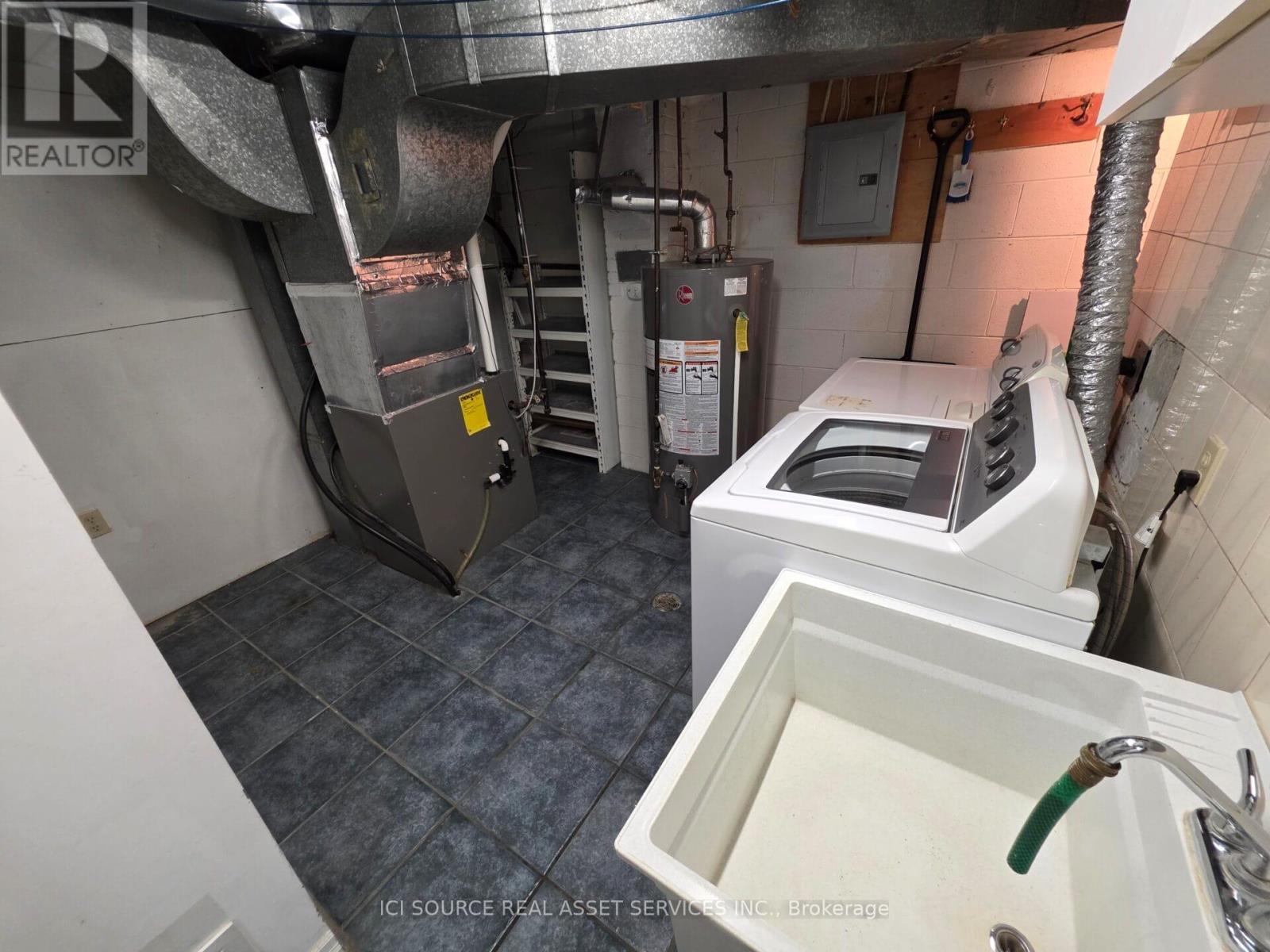 Basement - 33 Broomfield Drive, Toronto, ON - Indoor Photo Showing Laundry Room