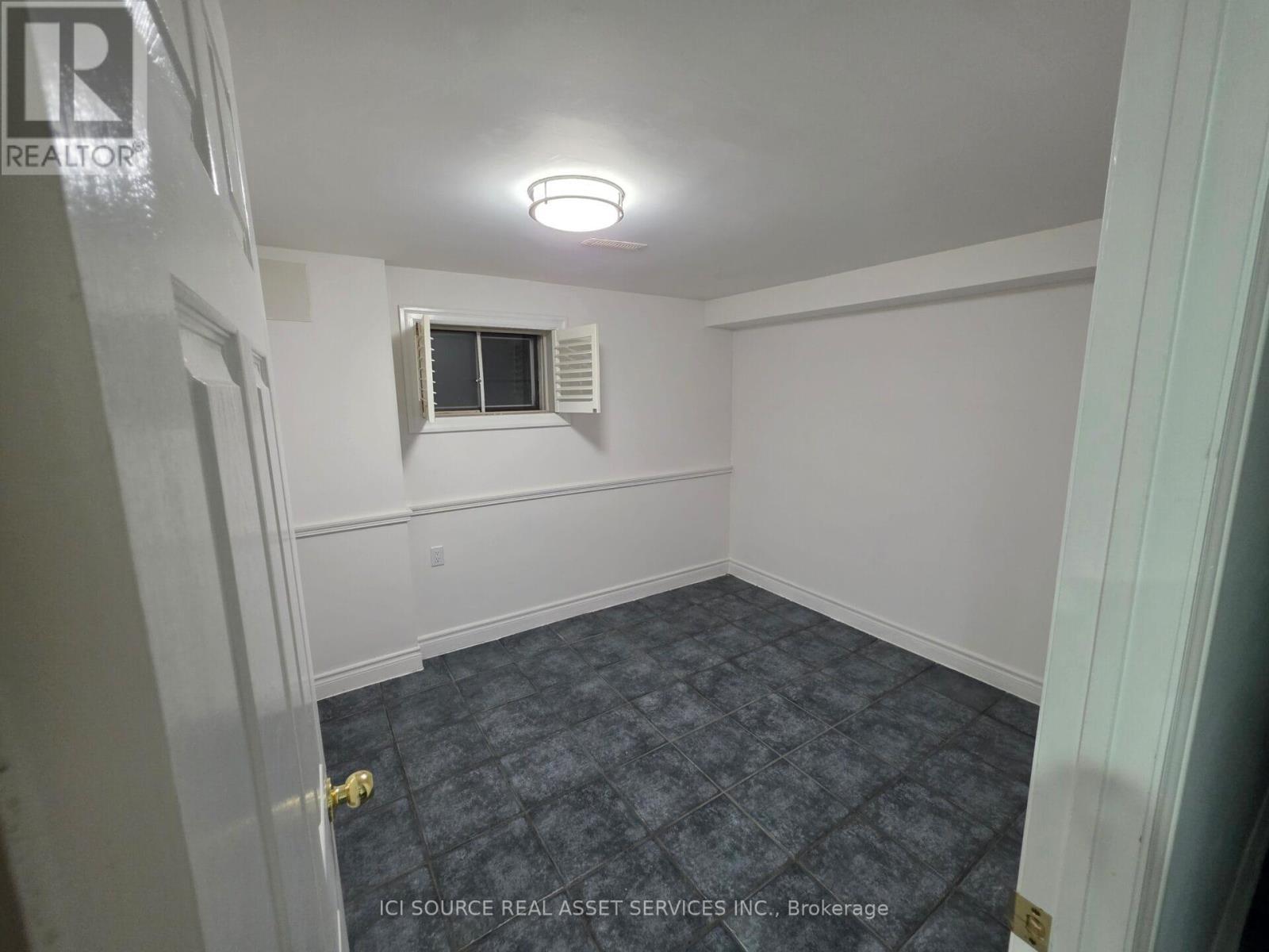 Basement - 33 Broomfield Drive, Toronto, ON - Indoor Photo Showing Other Room
