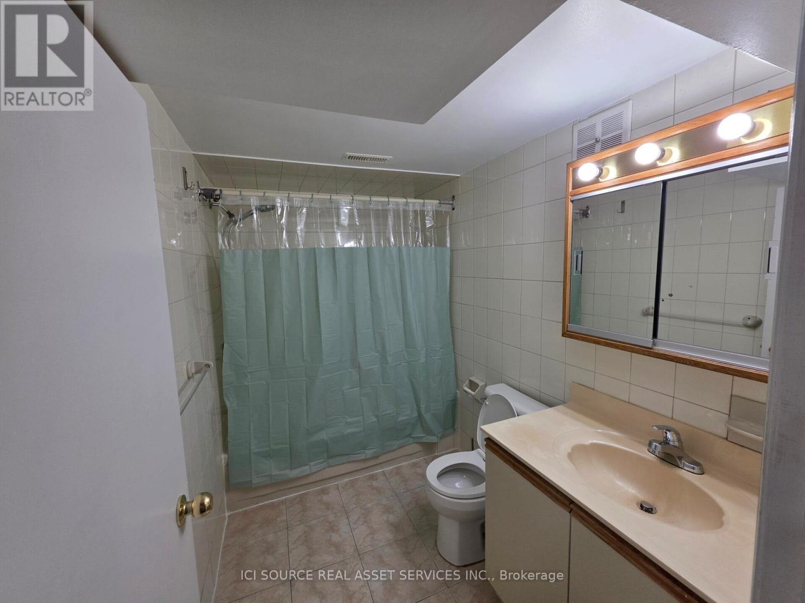 Basement - 33 Broomfield Drive, Toronto, ON - Indoor Photo Showing Bathroom