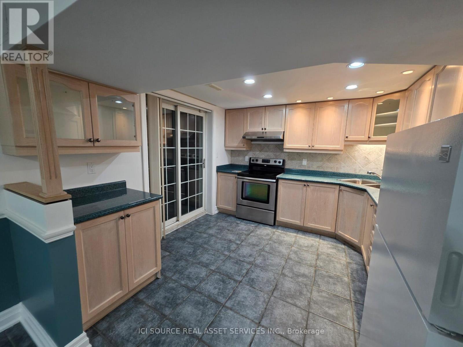 Basement - 33 Broomfield Drive, Toronto, ON - Indoor Photo Showing Kitchen