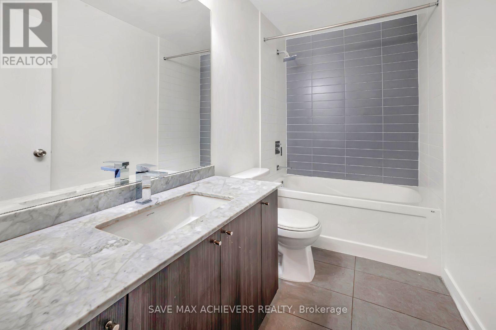 801 - 510 Curran Place, Mississauga, ON - Indoor Photo Showing Bathroom