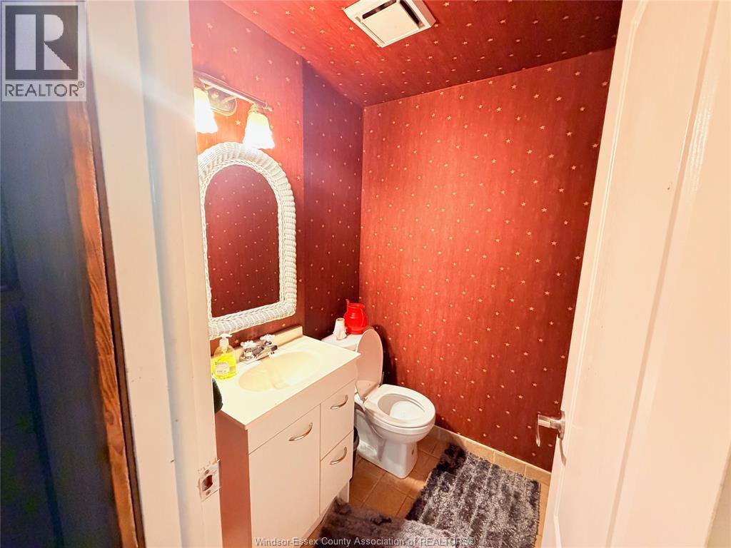 3000 Meadowbrook Lane Unit# 2, Windsor, ON - Indoor Photo Showing Bathroom