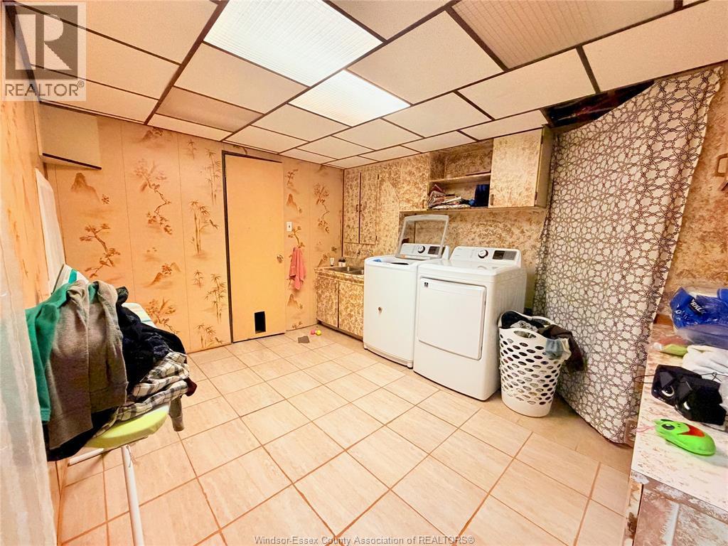 3000 Meadowbrook Lane Unit# 2, Windsor, ON - Indoor Photo Showing Laundry Room