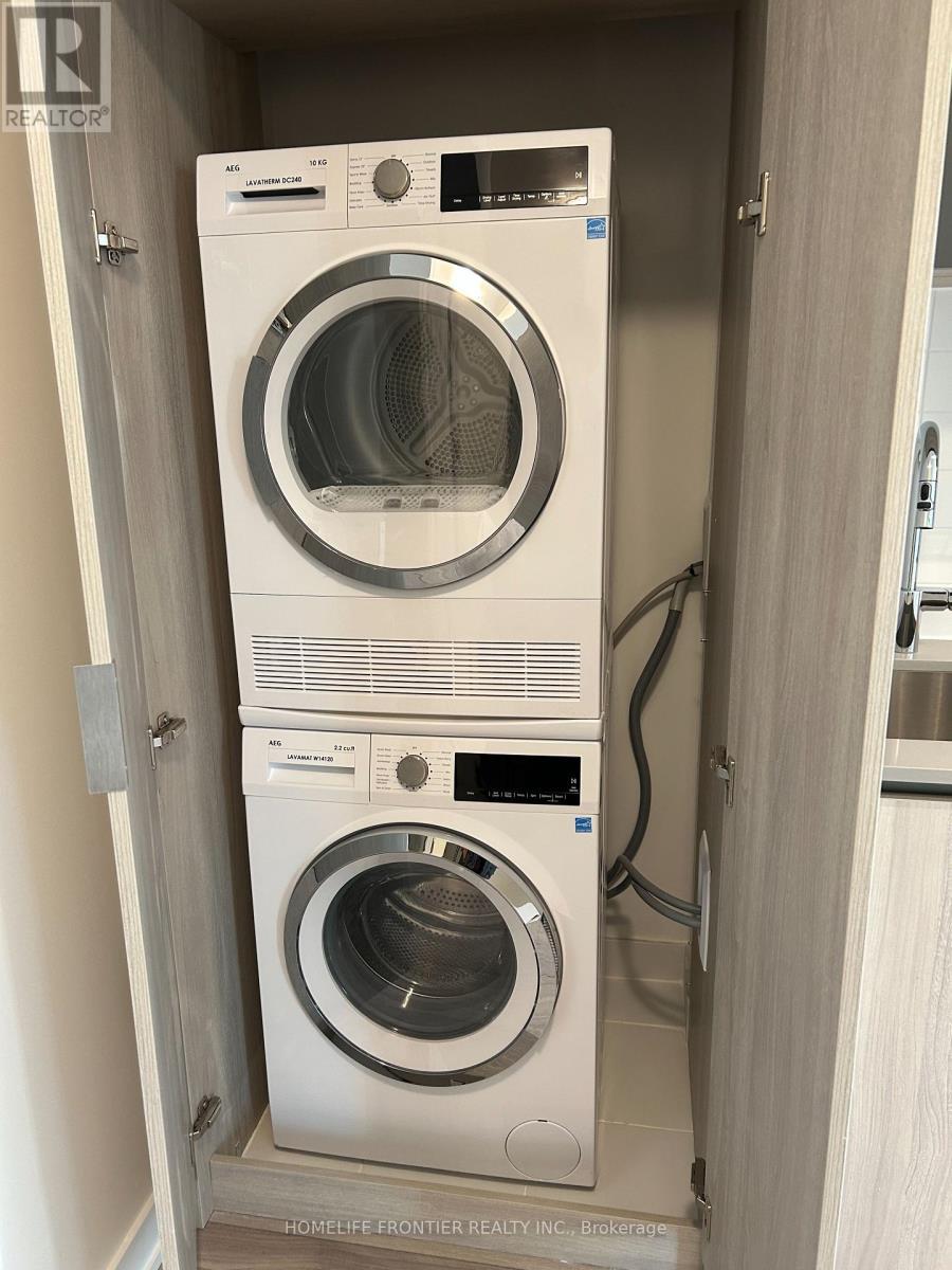 720 - 5858 Yonge Street, Toronto, ON - Indoor Photo Showing Laundry Room