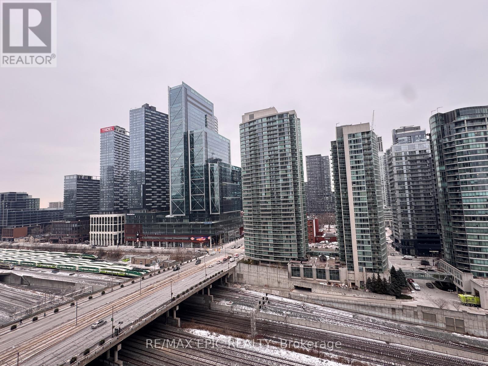 1611 - 1 Concord Cityplace Way, Toronto, ON - Outdoor With Facade