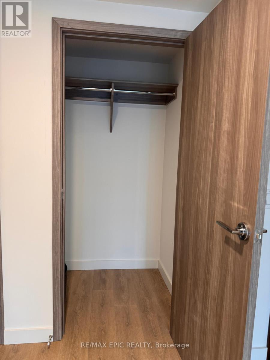 1611 - 1 Concord Cityplace Way, Toronto, ON - Indoor