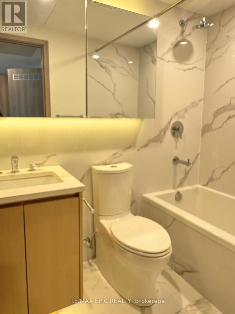 1611 - 1 Concord Cityplace Way, Toronto, ON - Indoor Photo Showing Bathroom