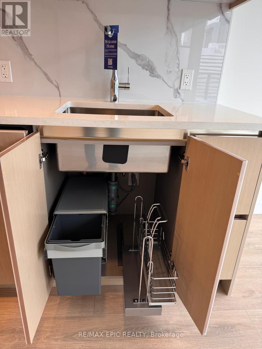 1611 - 1 Concord Cityplace Way, Toronto, ON - Indoor