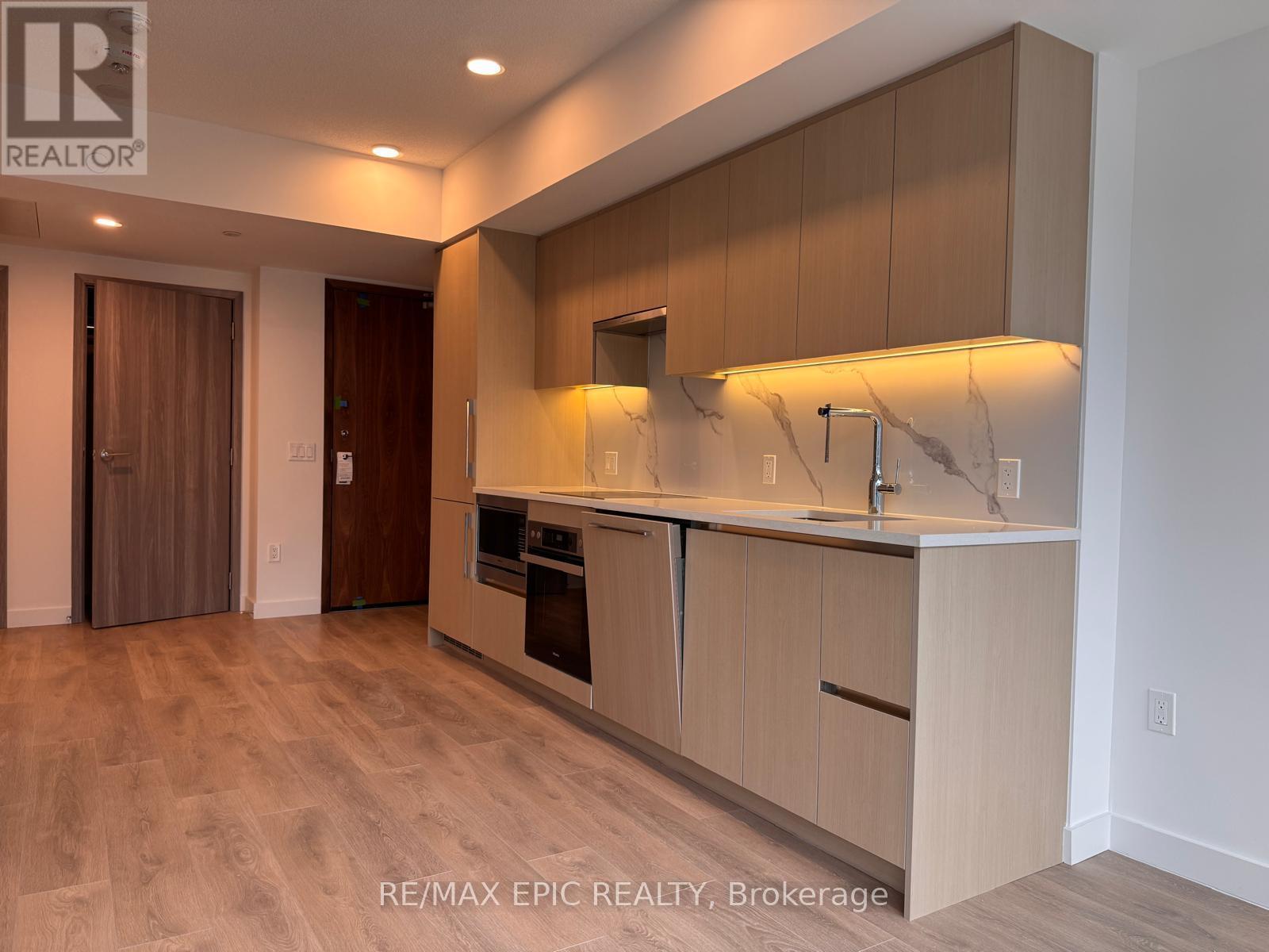 1611 - 1 Concord Cityplace Way, Toronto, ON - Indoor Photo Showing Kitchen