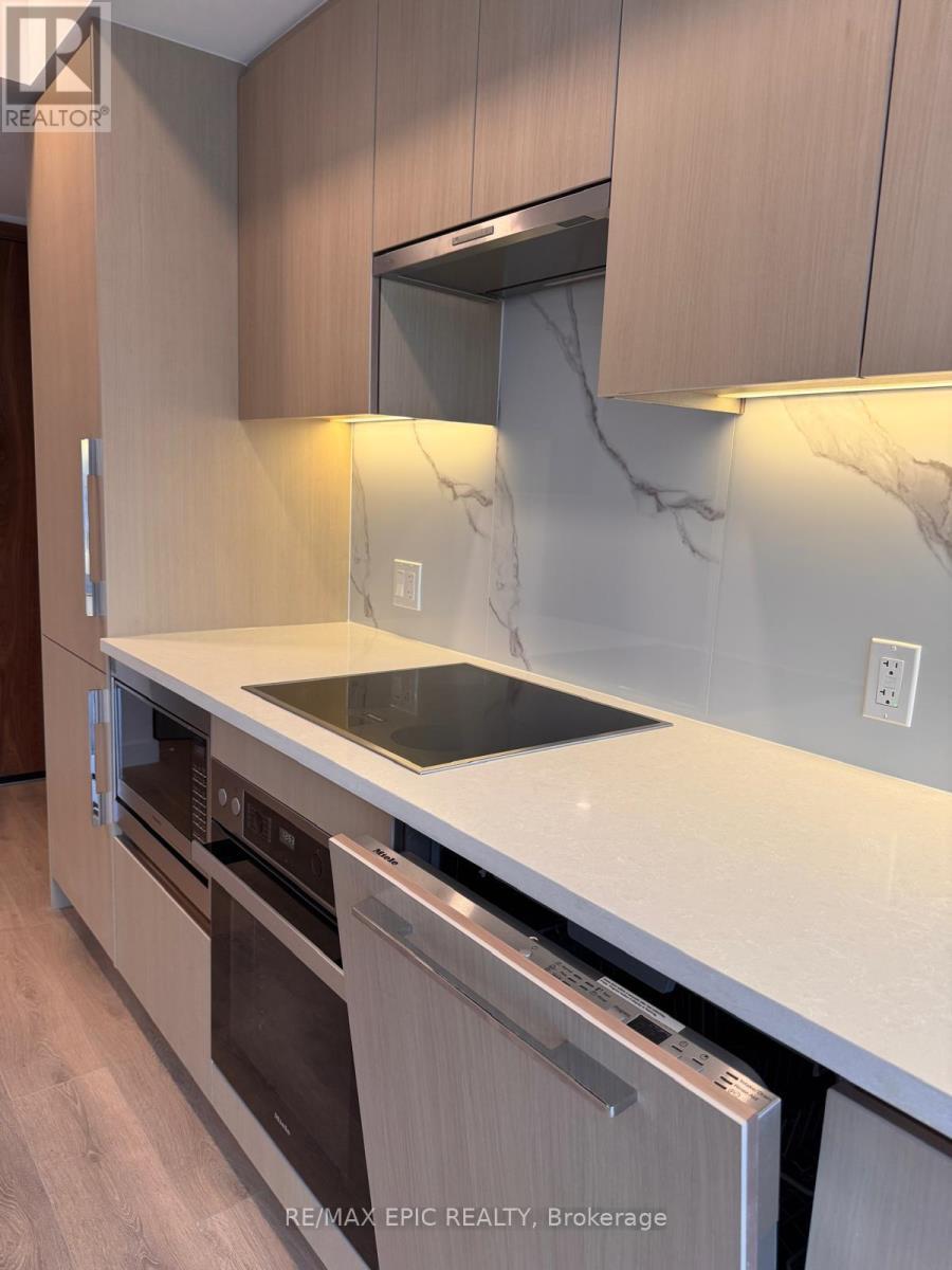 1611 - 1 Concord Cityplace Way, Toronto, ON - Indoor Photo Showing Kitchen