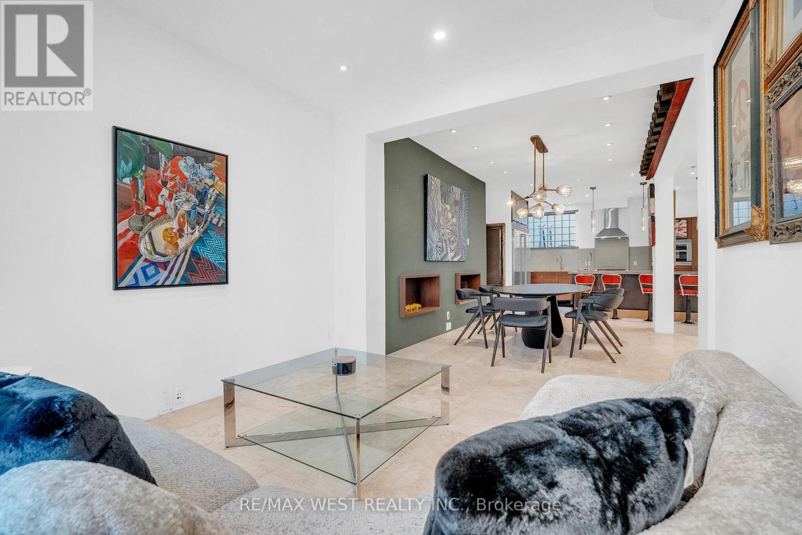 53 Argyle Street, Toronto, ON - Indoor Photo Showing Living Room