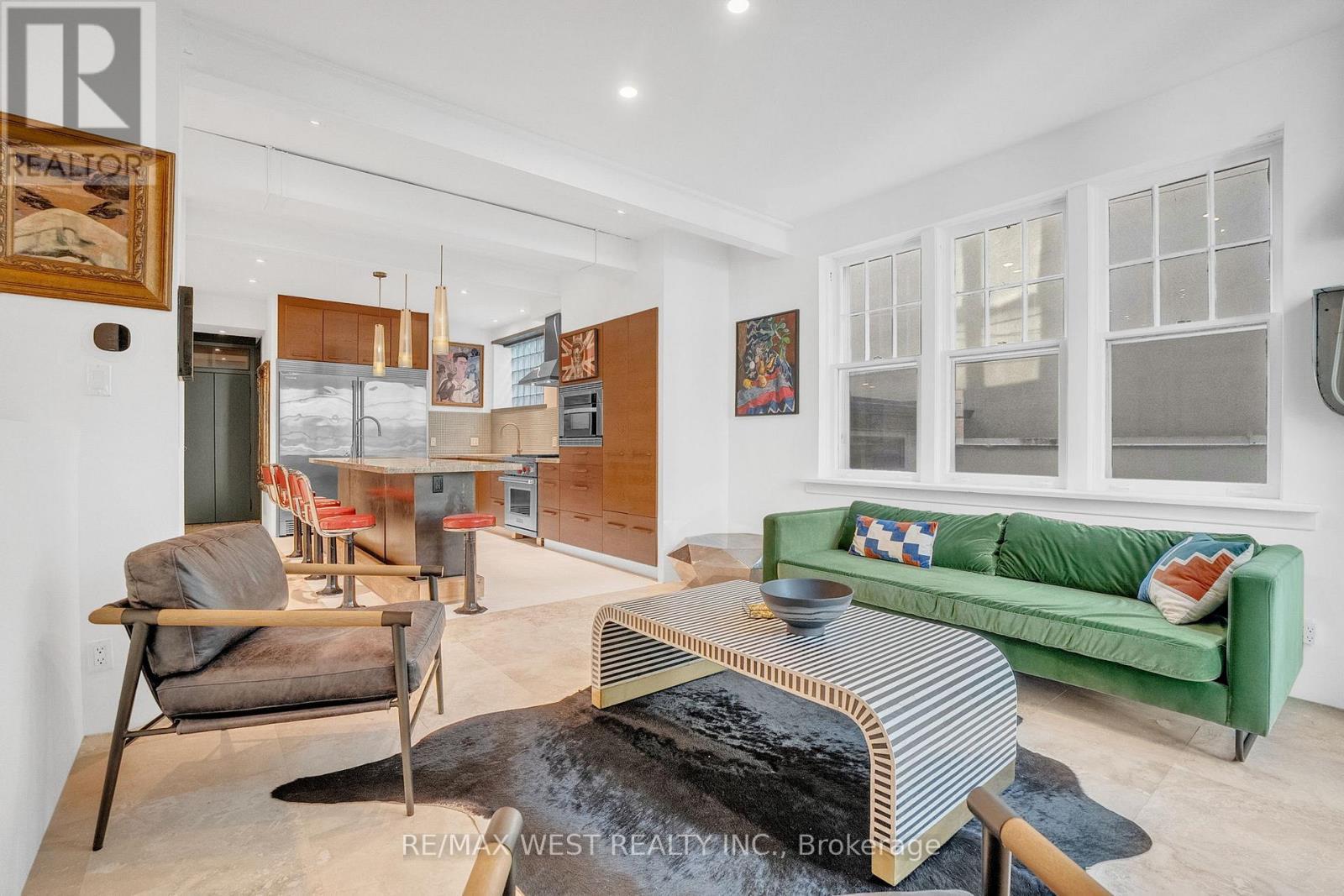53 Argyle Street, Toronto, ON - Indoor Photo Showing Living Room